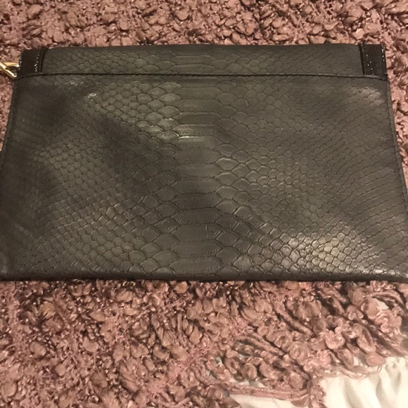 Y2K GUESS Black Croc Embossed Guess Clutch/Wristlet - Picture 5 of 5